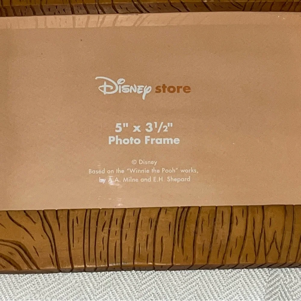 Disney Store Winnie the Pooh Picture Frame Holds 5” x 3 1/2” Picture‎